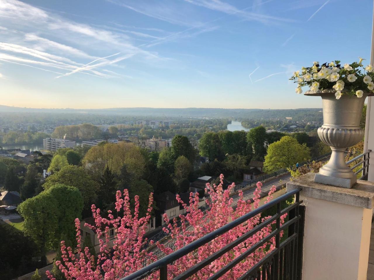 Pavillon Henri IV Hotel Restaurant Gastronomique Terrasse Saint-Germain-en-Laye Buitenkant foto